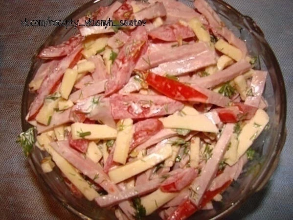 Салат с ветчиной и помидорами
