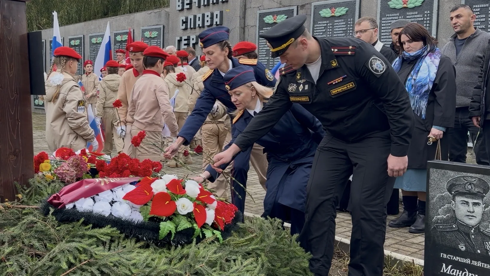 В Калининградской области с воинскими почестями перезахоронили останки 15 советских воинов