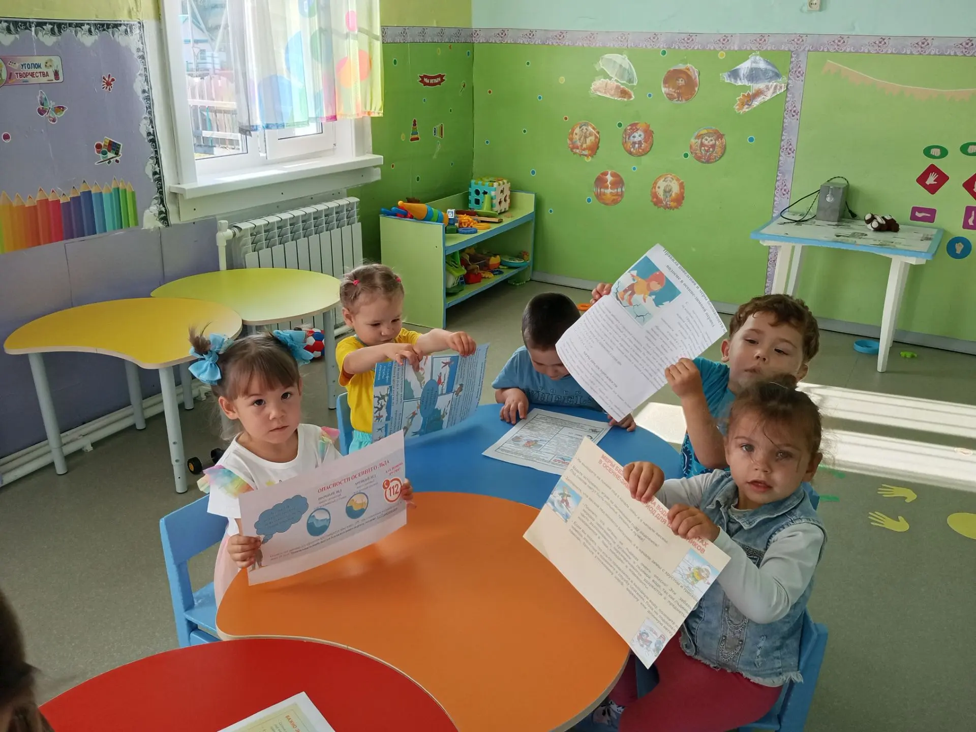 В младшей группе прошло познавательное занятие, посвящённое безопасности детей в осенне...