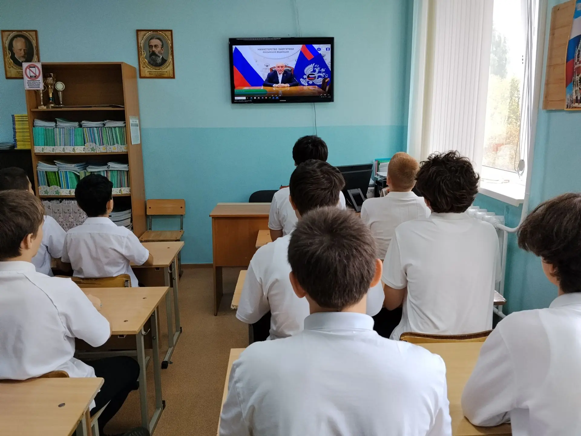 На занятии «Россия — мои горизонты» школьники погрузились в тему «Россия комфортная: эн...