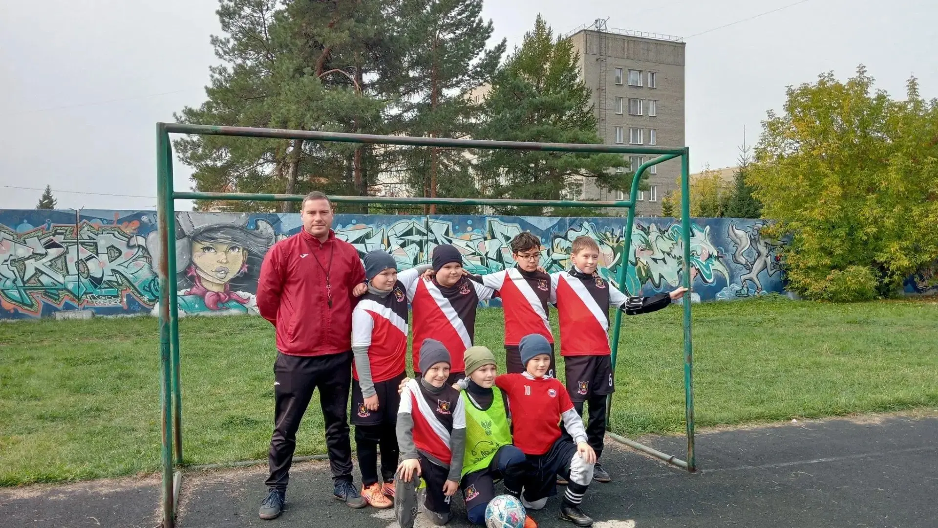 Дисциплина и любовь к игре превыше всего! ⚽️ Даже когда за окном холодно, наши обучающи...