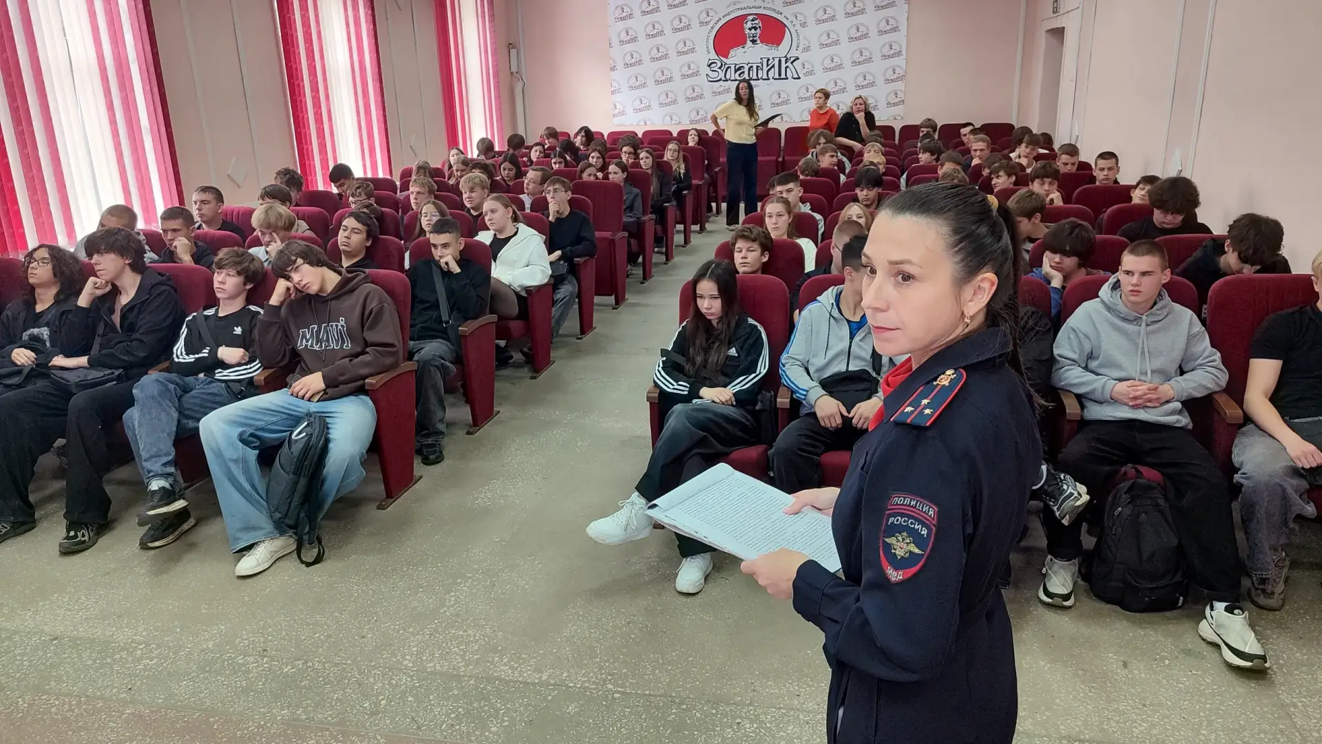 Златоустовская Госавтоинспекция провела краш-курс для студентов ЗлатИКа
