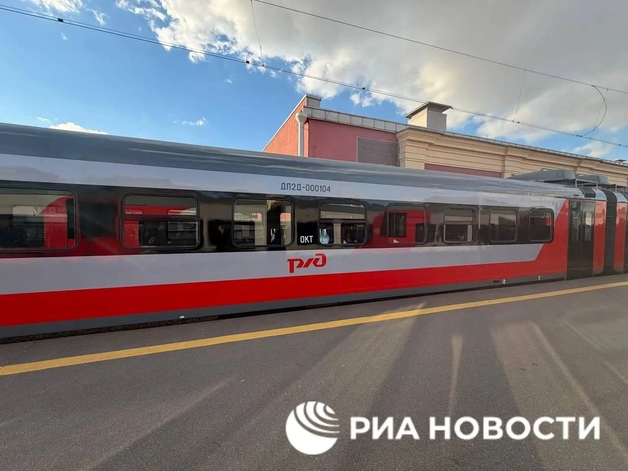 РЖД показали пригородный дизель-поезд по технологии push-pull («тяни-толкай»).