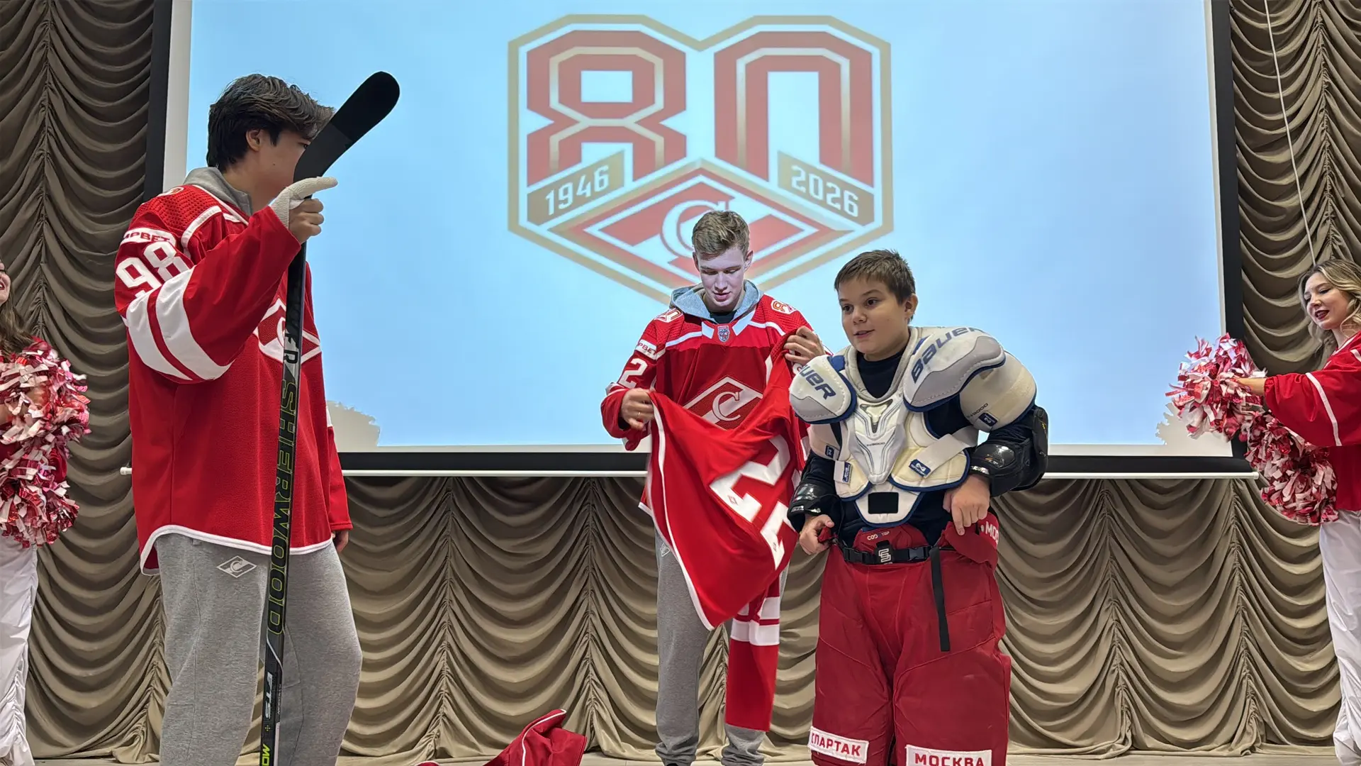 🏒✨ Хоккейный праздник в школе! ✨🏒