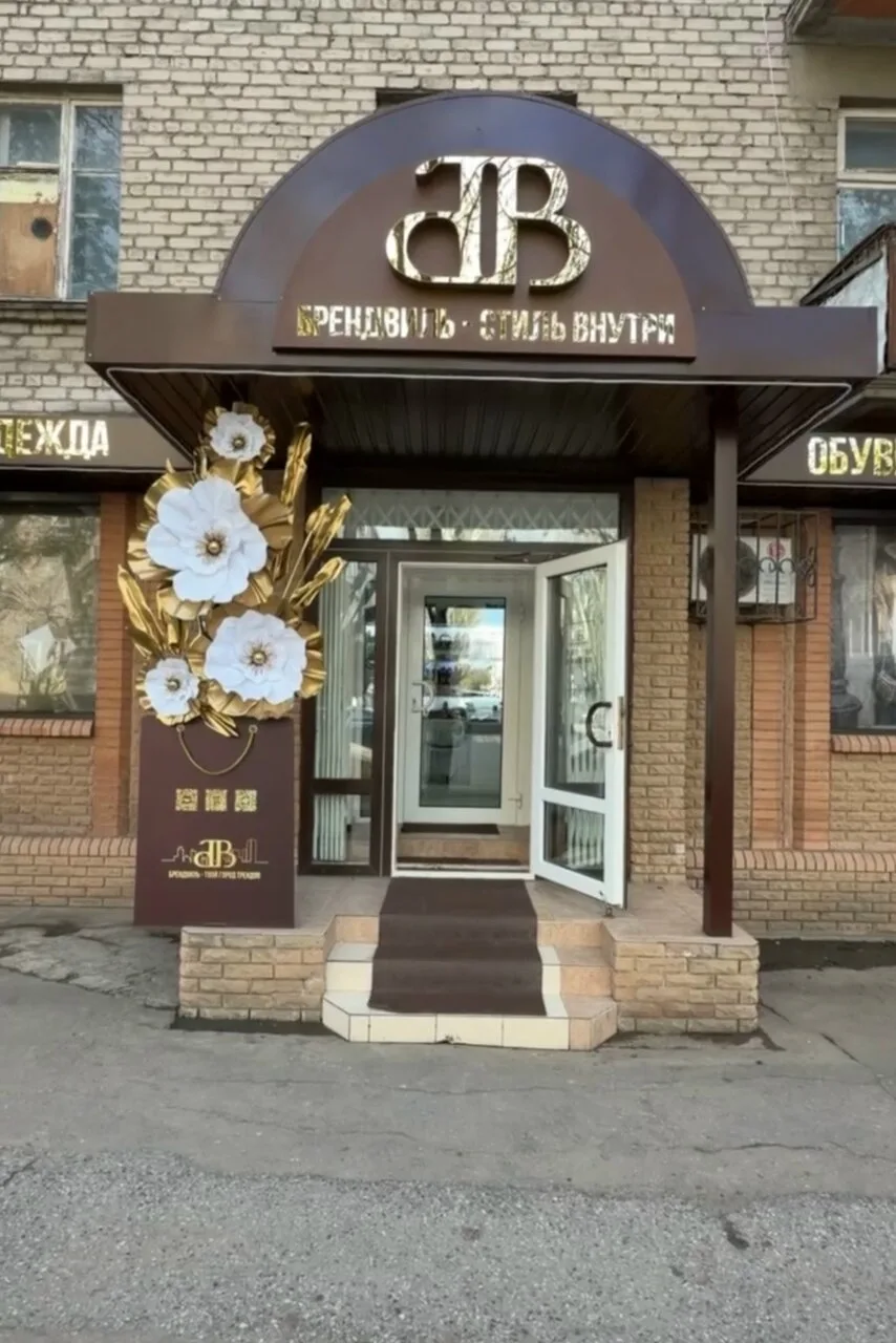 Продается коммерческое помещение в самом ЦЕНТРЕ г. Луганска на первой линии от дороги п...