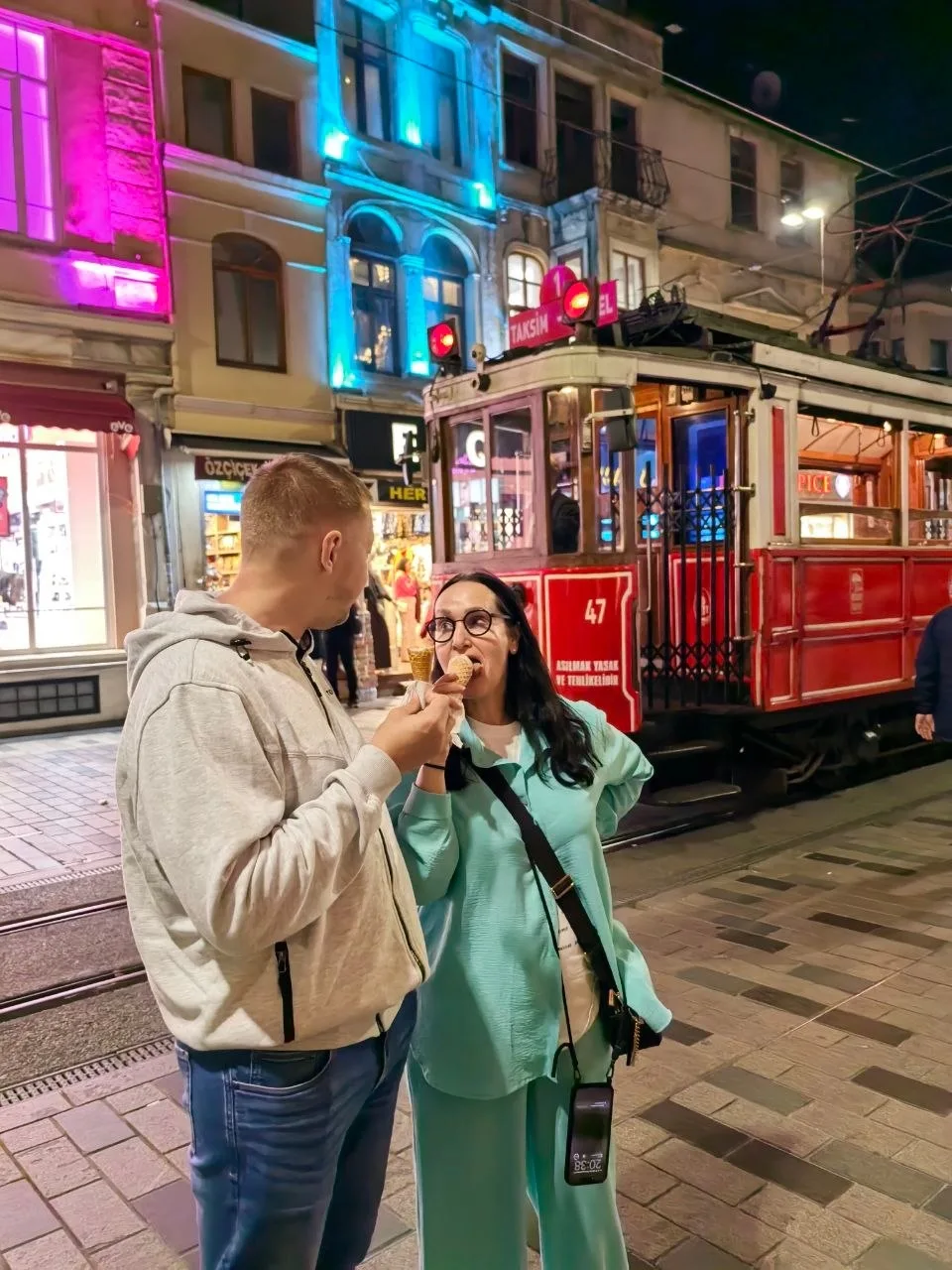В принципе, я бы хотела жить все время в отпуске. Работа все равно никуда не исчезает, ...