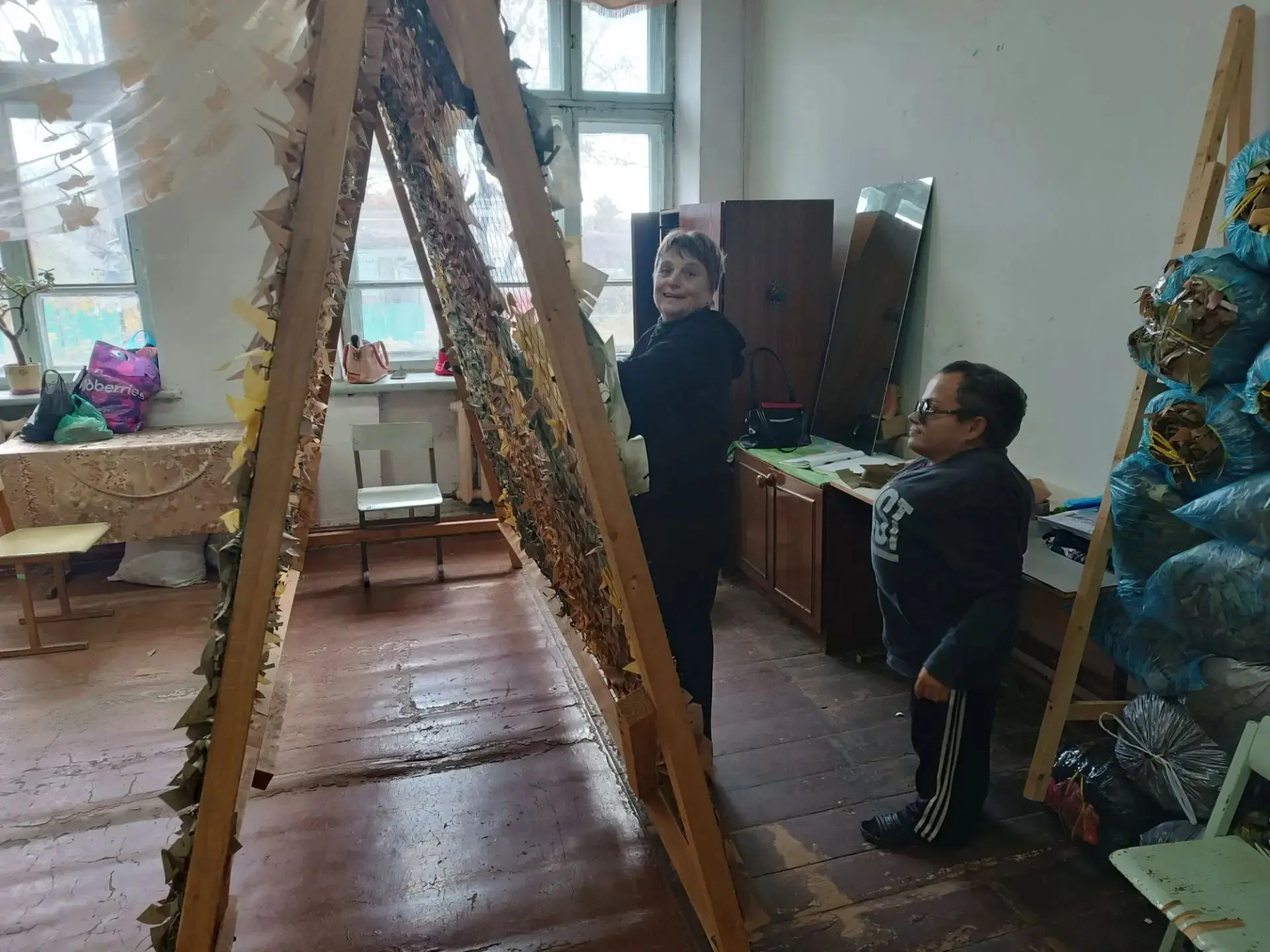 Волонтеры группы "Помощь бойцам. Лесозаводск" подготовили для отправки 39 маскировочных...