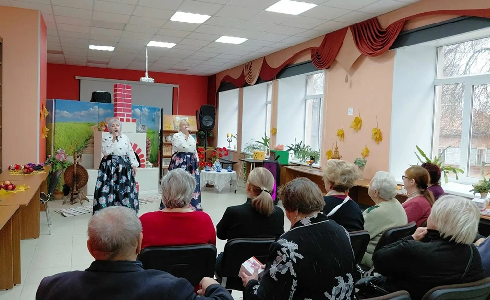 📸 Активное дубенское долголетие: в поселковой библиотеке прошли Покровские посиделки​