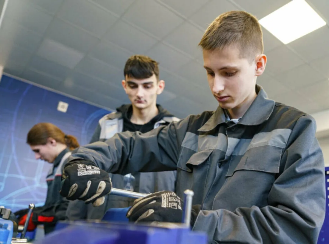 🛠️ Девятиклассникам, которые не сдали ОГЭ, разрешат бесплатно получить рабочую профессию