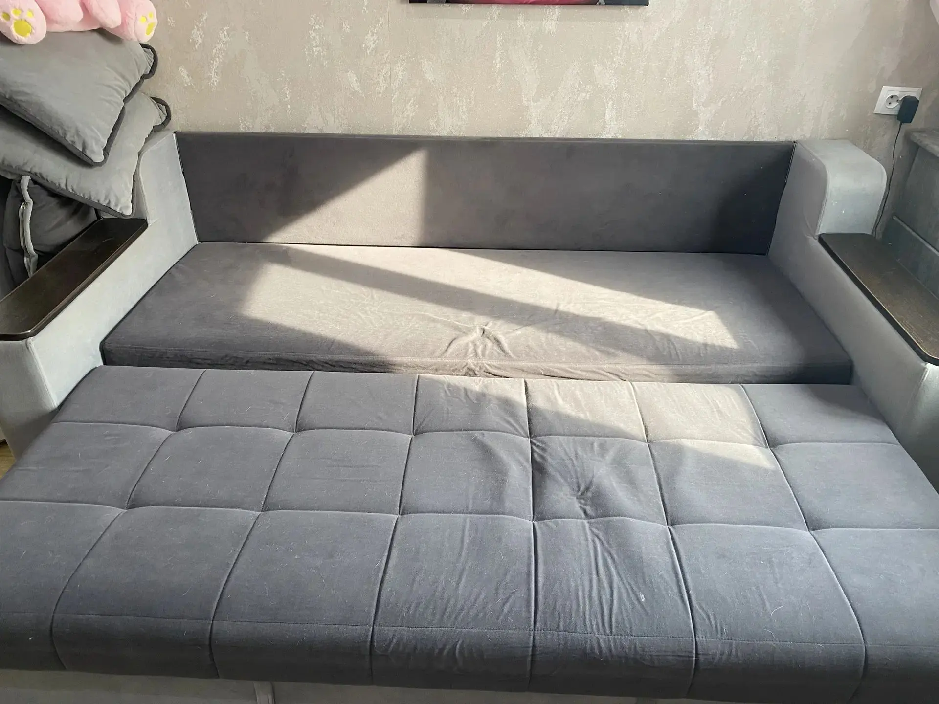 Продам диван раскладной, внутри есть ящики для хранения. Ширина: 232; высота: 79; глуби...