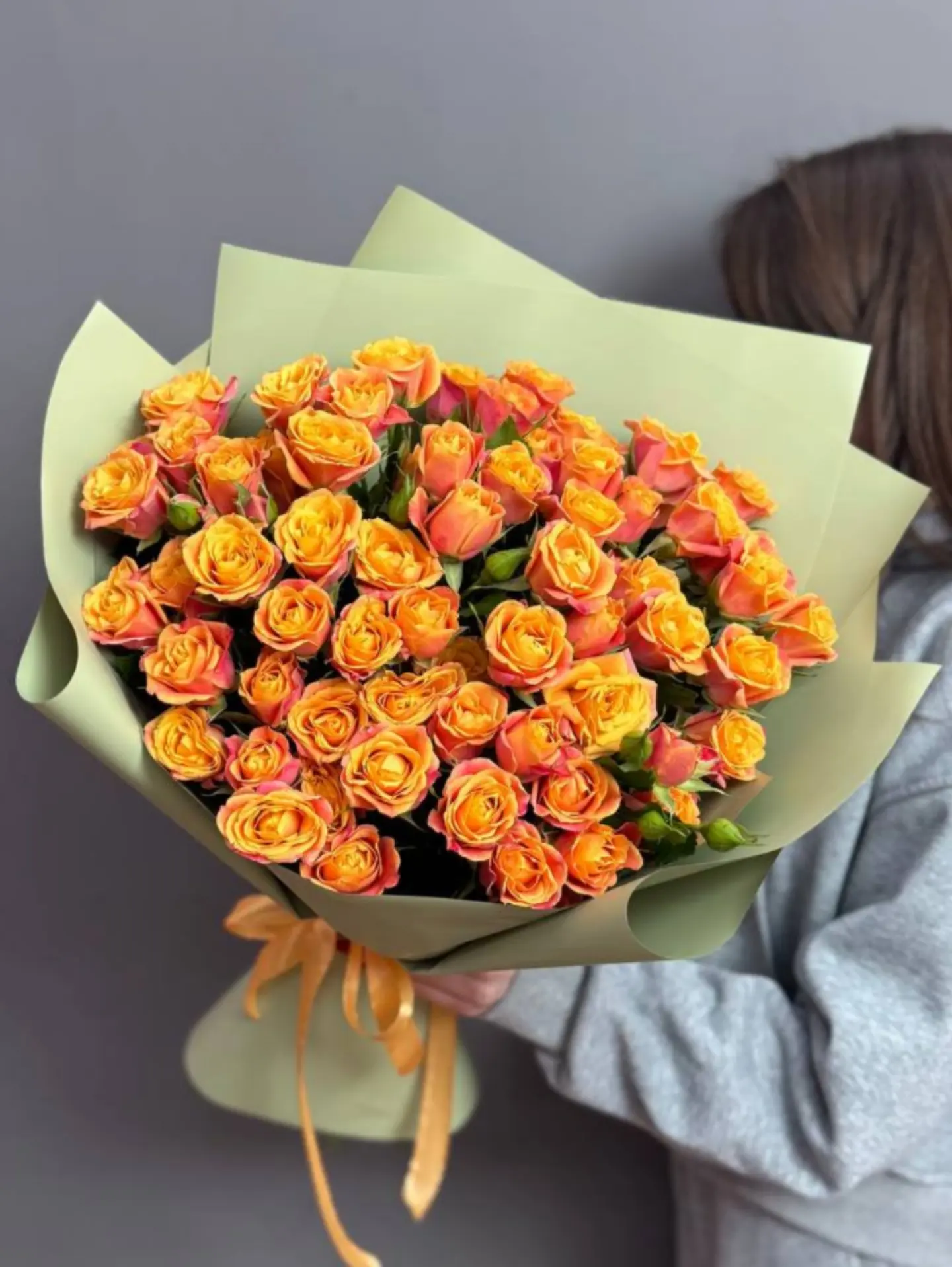 🍊Монобукет из кустовых роз сорта "Сонора" в оформлении