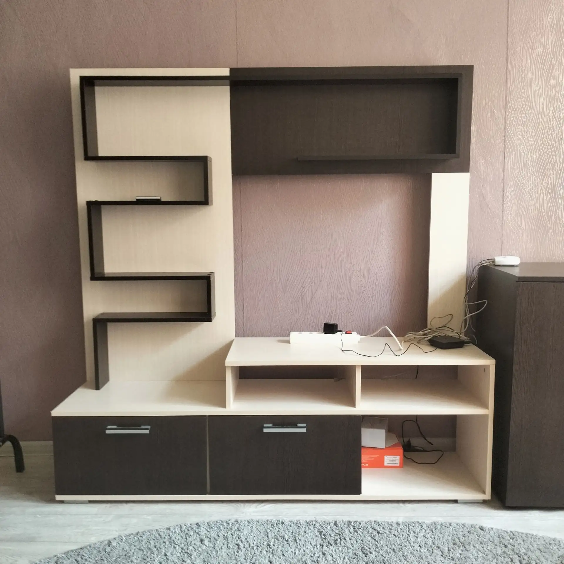 Продам мини стенку,цена 2500.