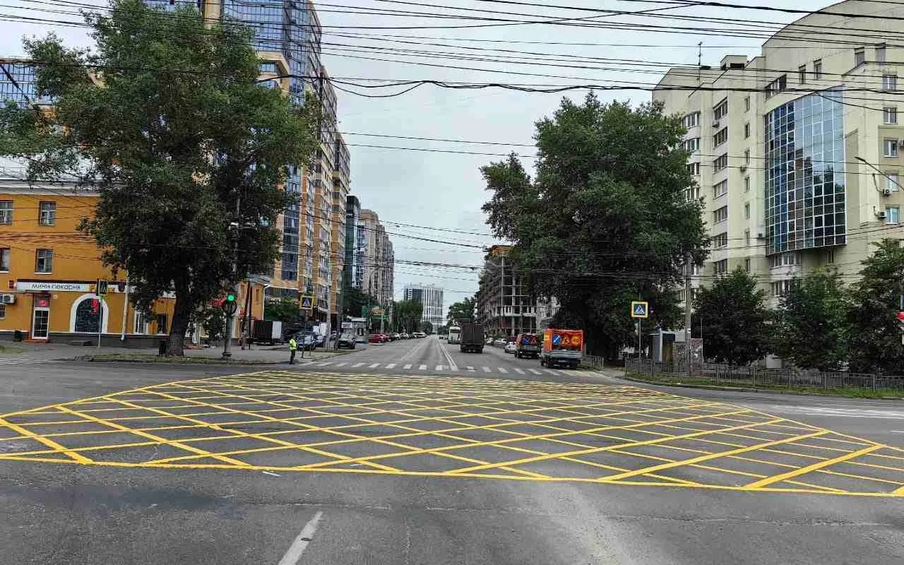В Воронеже готовятся запустить фиксацию нарушений на «вафельной» разметке на перекрёстк...