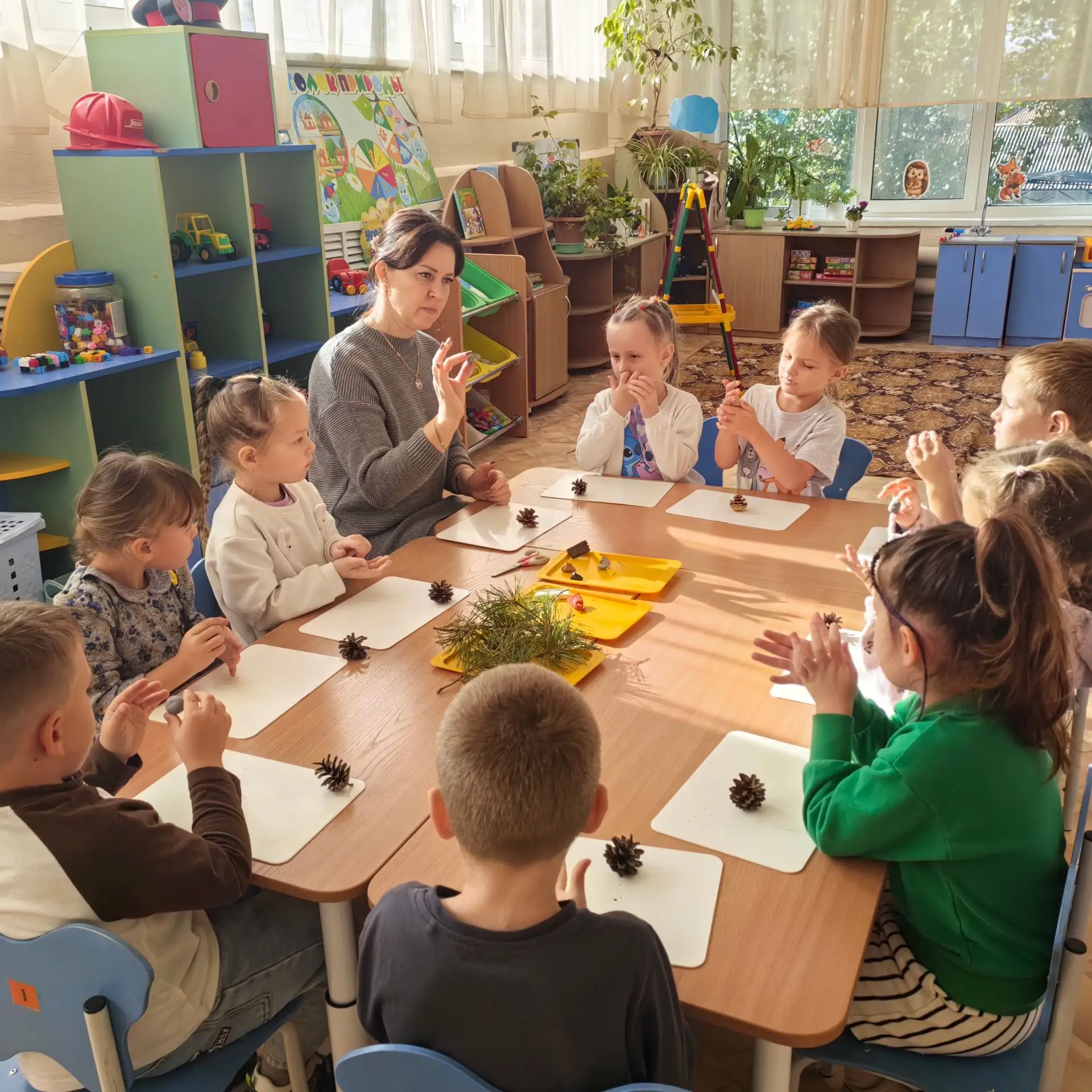 Ребята старшей группы с увлечением делали птичку из природного материала🍂🍁🍃