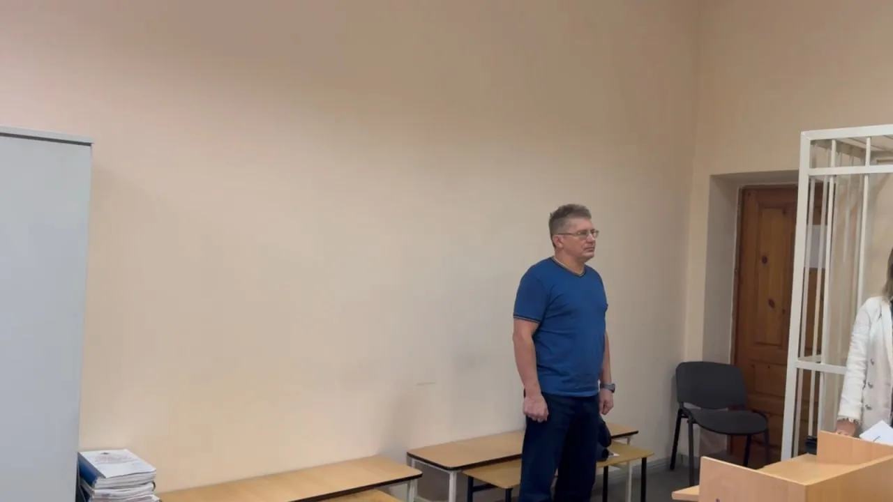 Ребенок лишился молочных зубов из-за сломанной горки