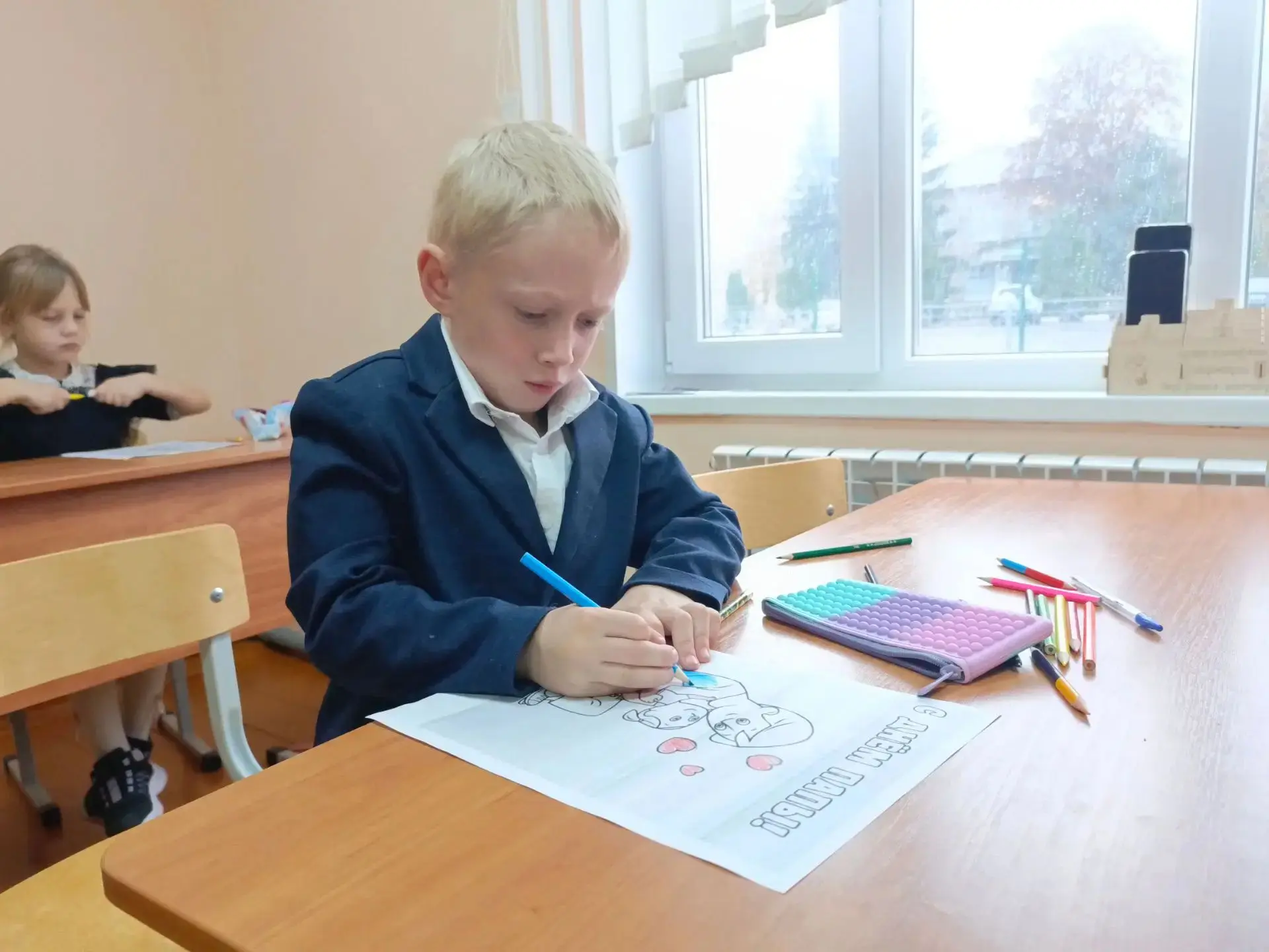 Под руководством старшей вожатой Собина В. М учащиеся 1-го класса приняли участие в тво...