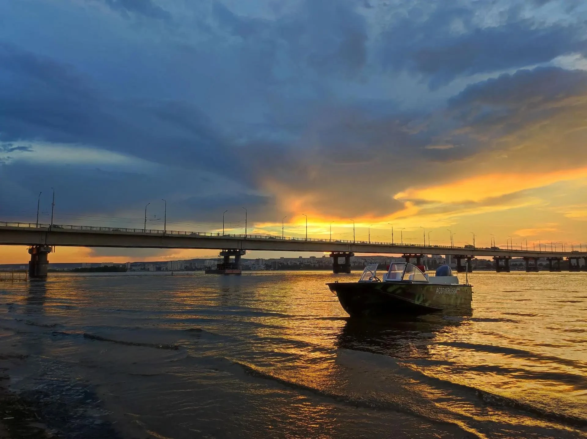 🌅 Закат на Волге