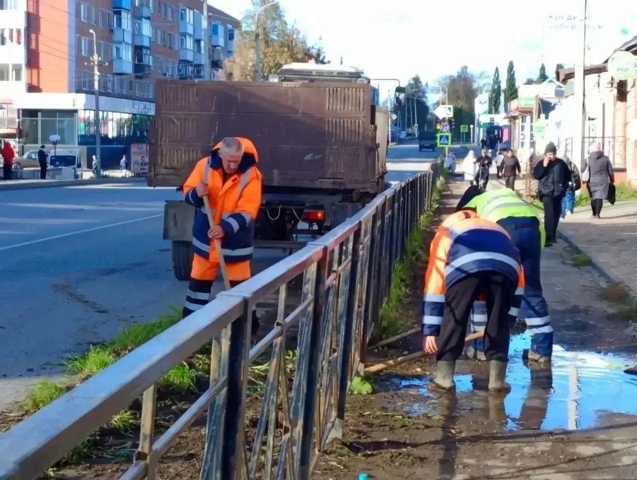 🍂 Осенние работы на улицах города: готовимся к зиме