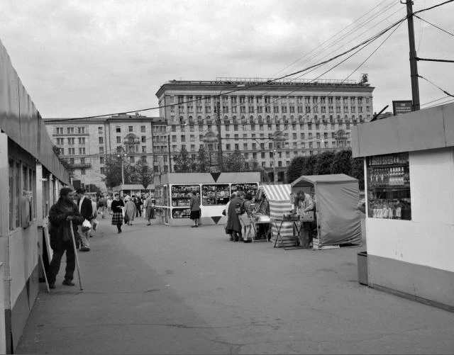 Торговля на Московской площади, 1996 год