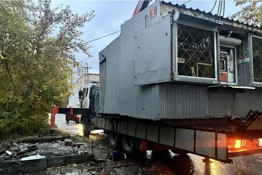 В Новосибирске убрали незаконные киоски