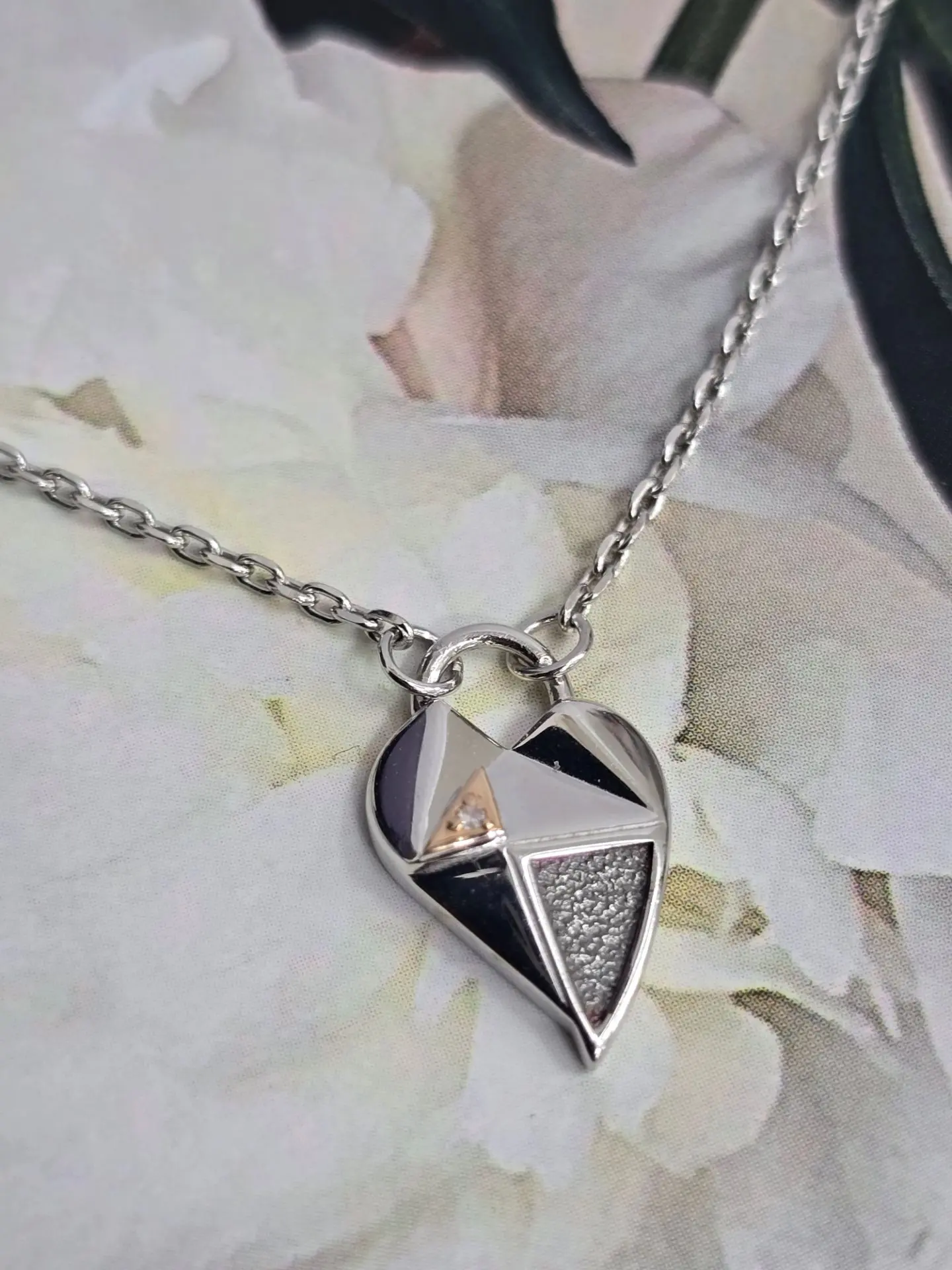 Колье из серебра 925°, вставка бриллиант