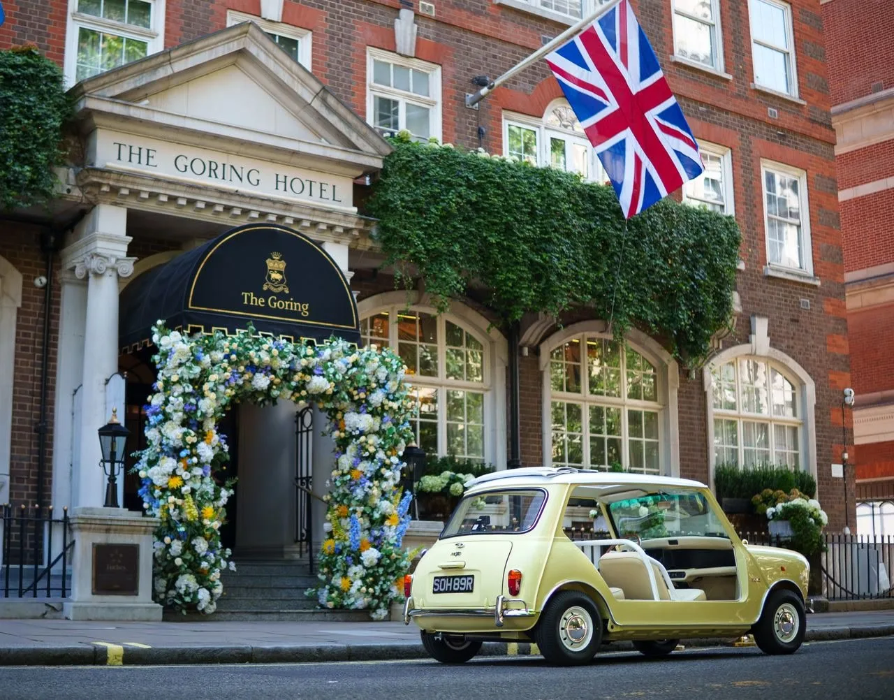Британцы превратили легендарный Mini в идеальную машину для пляжа — у неё буквально отр...
