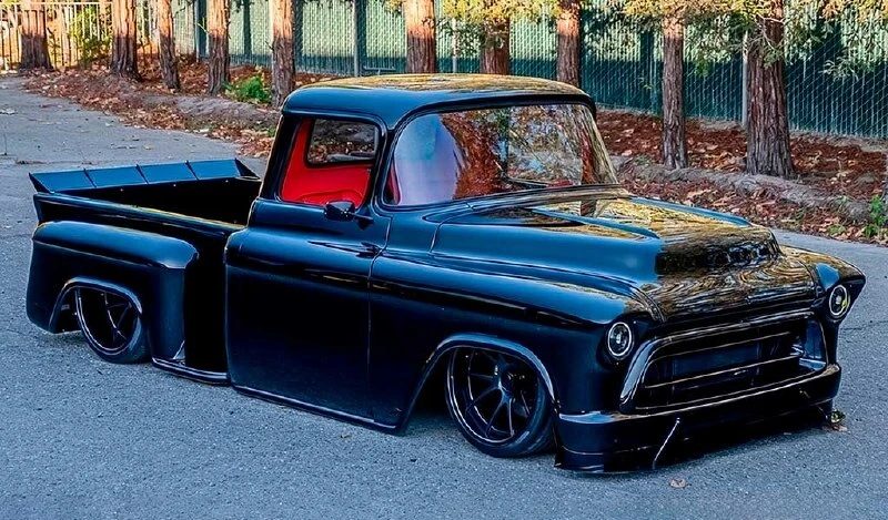 Фирма Forgeline представила фотографии обновленного пикапа Chevrolet 3100 1955 года. Эт...