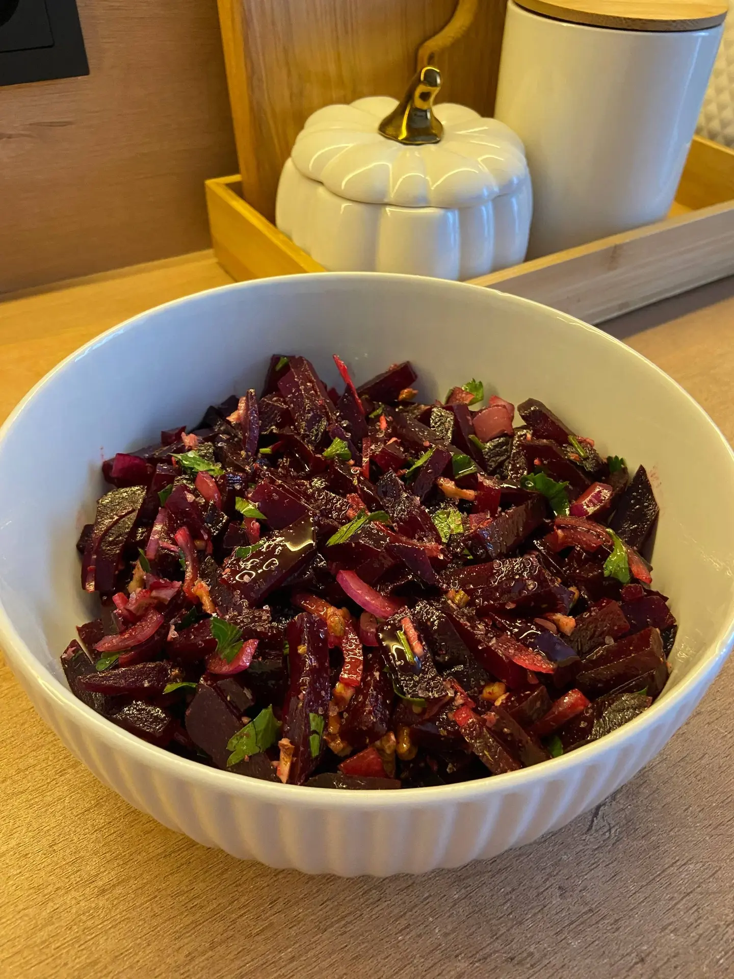 Свекольный салат с грецким орехом
