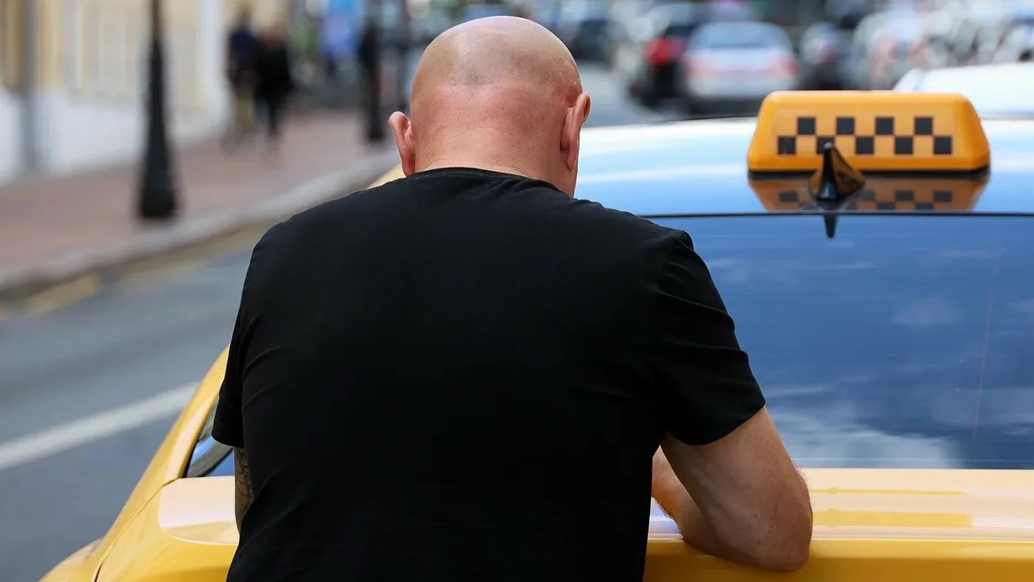 🚕 Начальника отдела по борьбе с наркотиками в Нижнем Новгороде уволили за подработку т...