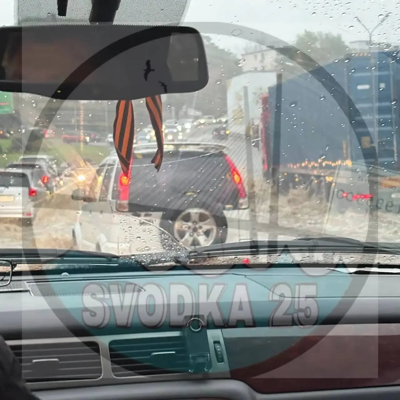 ☔️Ливень парализовал Владивосток: традиционные места затоплены, пробки 8 баллов