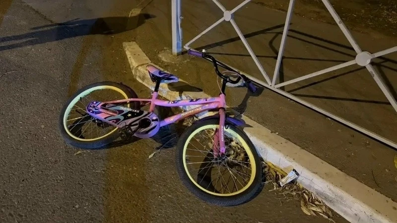 🚨 В Астрахани иномарка сбила 8-летнюю девочку на велосипеде
