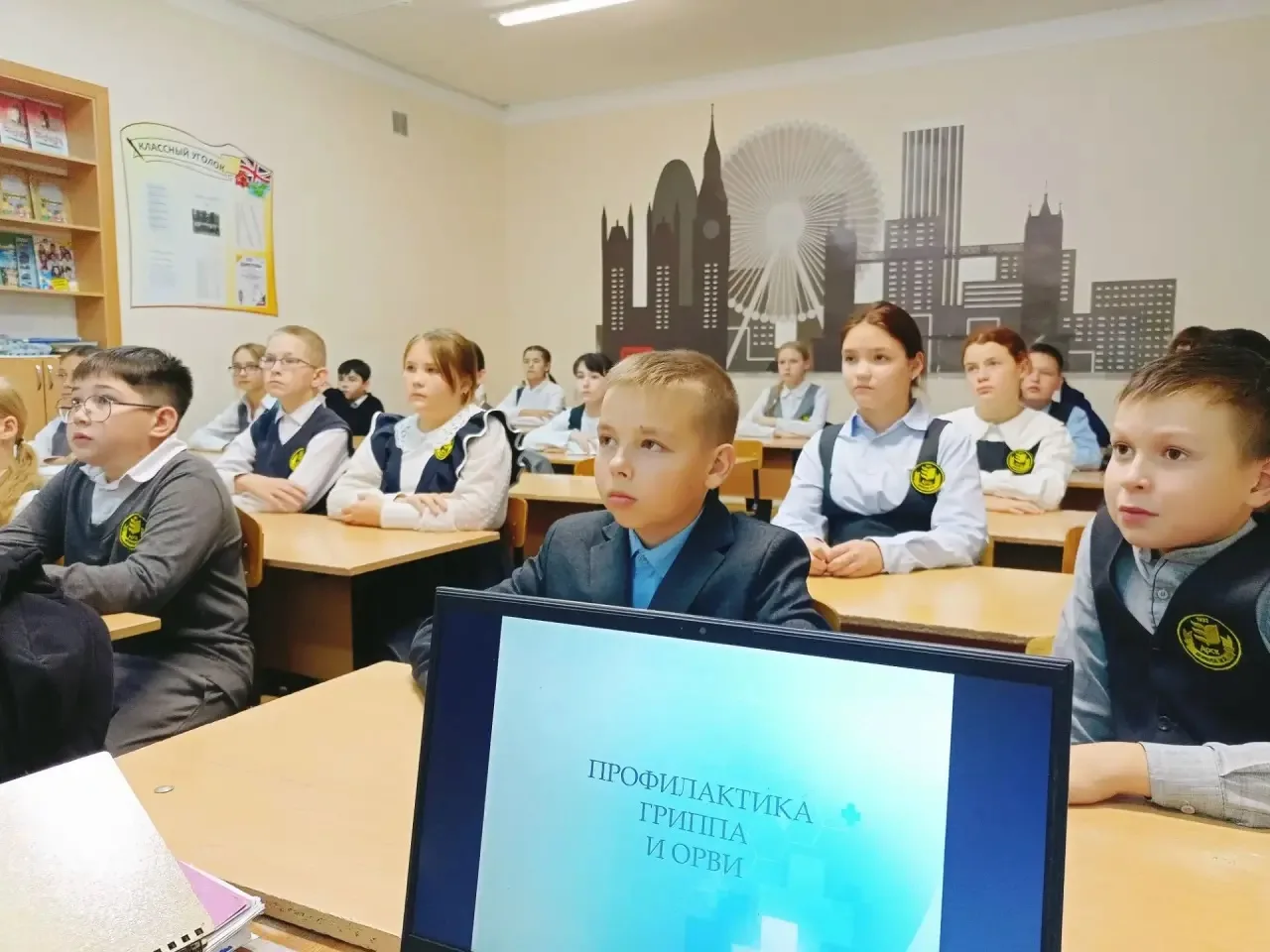 🩺🩹🚑 В 6Б классе прошла важная беседа на тему «Профилактика гриппа и ОРВИ»! 👩🏻‍⚕️На...