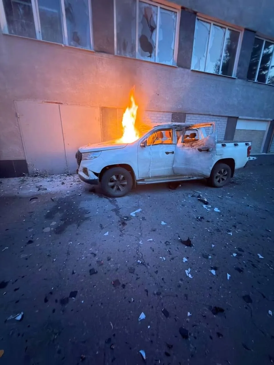 Вчера вечером в Славянске фпв прилетел в пикап
