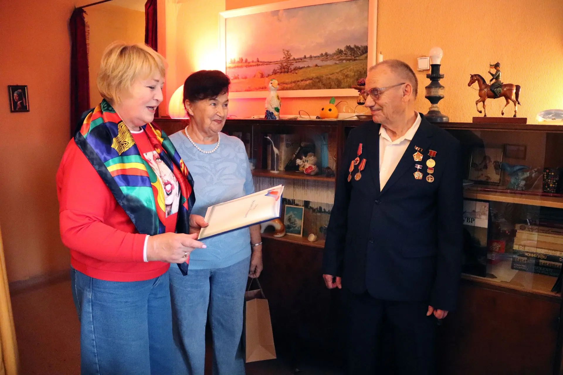 Ветерана УФСИН России по Тверской области поздравили с 80-летием.