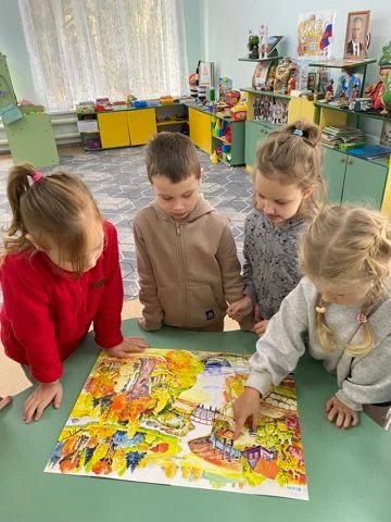 В подготовительной группе прошло занятие по аппликации на тему: «Осенний лес». Сколько ...