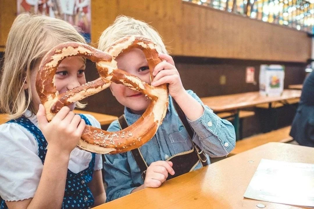 Идём на весёлый фестиваль в парке «Сказка» 🎡