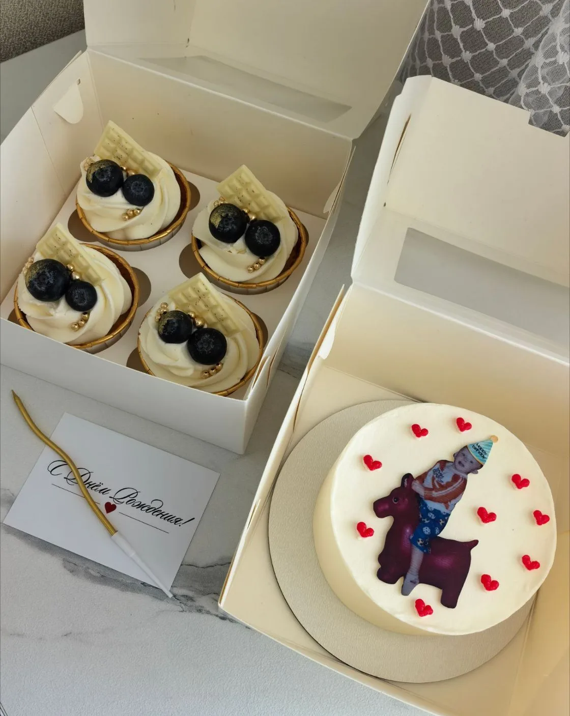 Нежные капкейки с клубничным и вишнёвым конфи 🧁