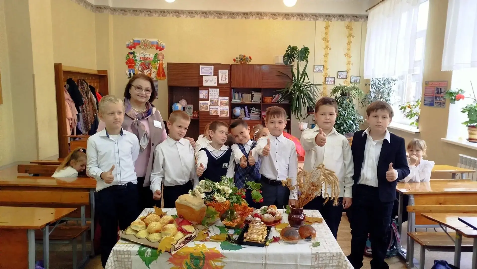 В Пантелеймоновской школе отметили Всемирный день хлеба: классный час «Хвала рукам, что...