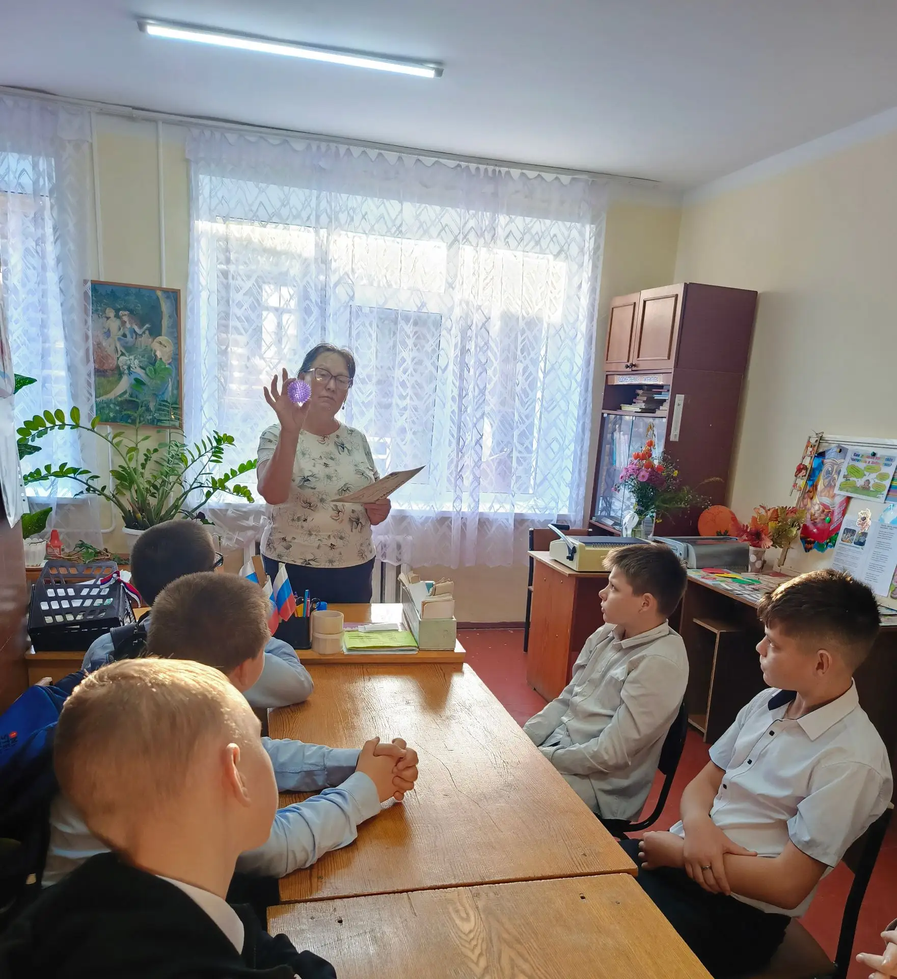 📌 Сегодня с обучающимися 7а класса провели классный час: «Запах бензина — это не лекар...