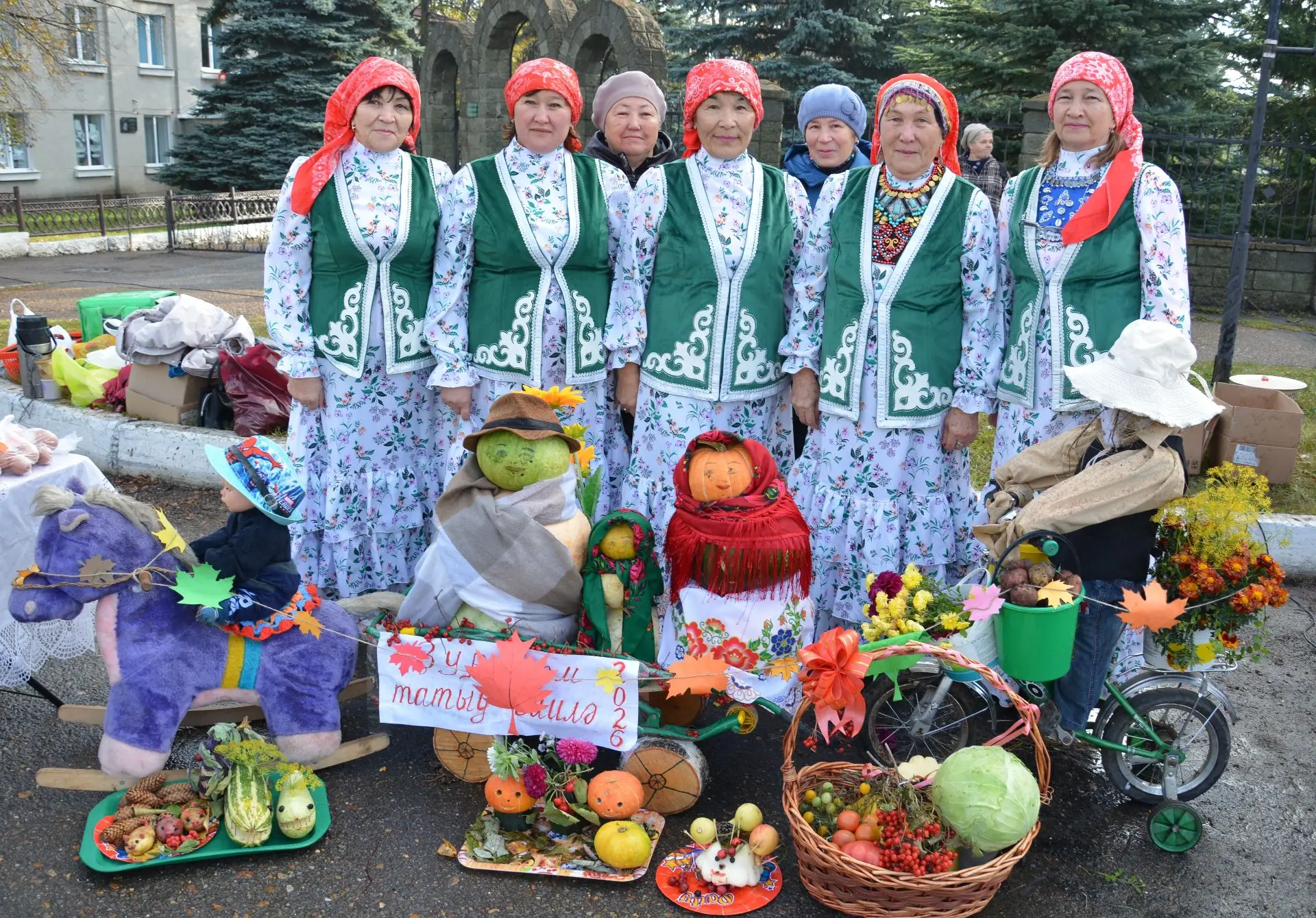 💥Йонос ауылы вәкилдәре Республика көнөнә арналған байрам йәрминкәһенә бай күргәҙмә тәҡ...