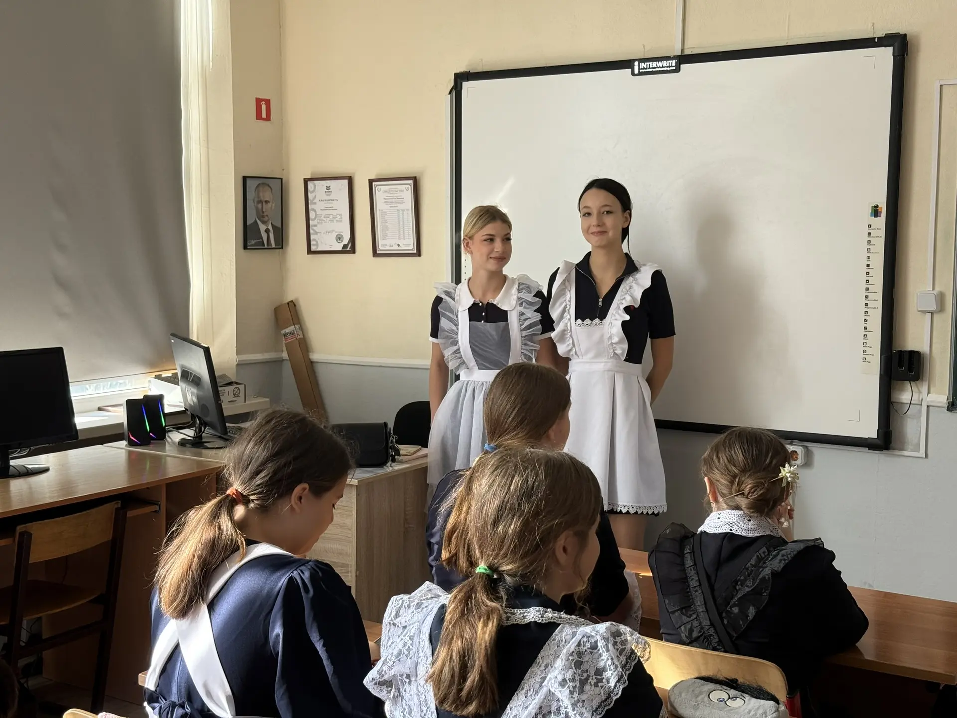 🧑‍🏫 Сегодня в нашей школе прошёл День самоуправления! Старшеклассники попробовали себ...