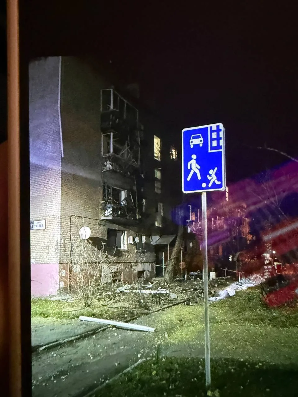 ❗️Балаково под массированной атакой БПЛА: сообщается о попадании в жилой дом