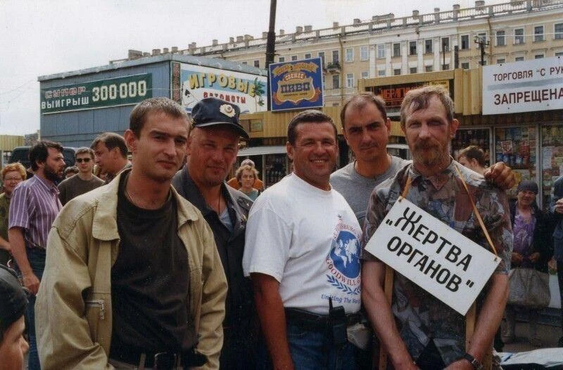 На съёмках сериала «Убойная сила» на Сенной площади в СПб, 1999 год