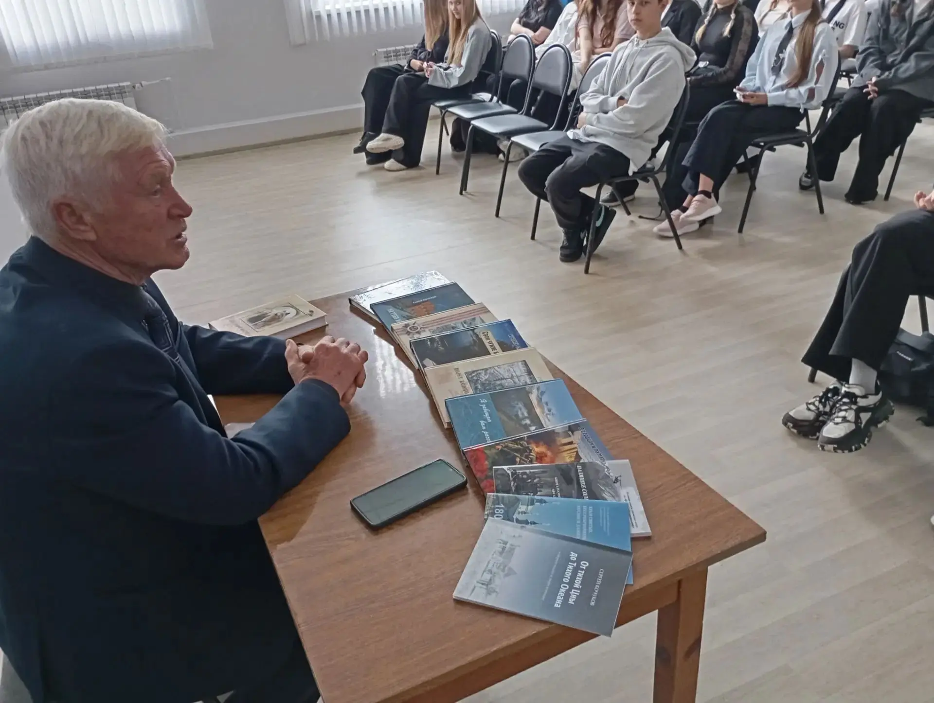 В МБОУ "Стрелецкая СОШ" прошел лекторий «Тамбовские фамилии. Код предков»