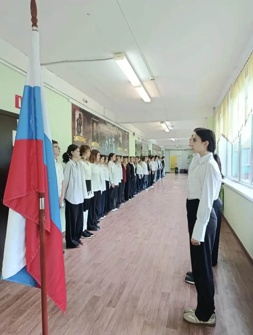 Традиционно утро понедельника посвящено символам Российского государства