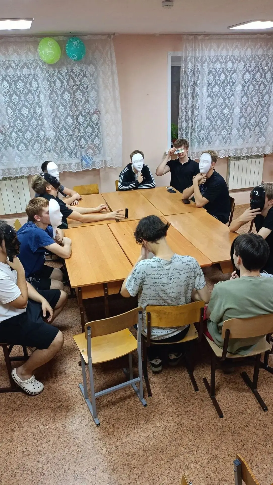 🎭 «Мафия» в общежитии № 1: вечер интриг, азарта и отличного настроения!