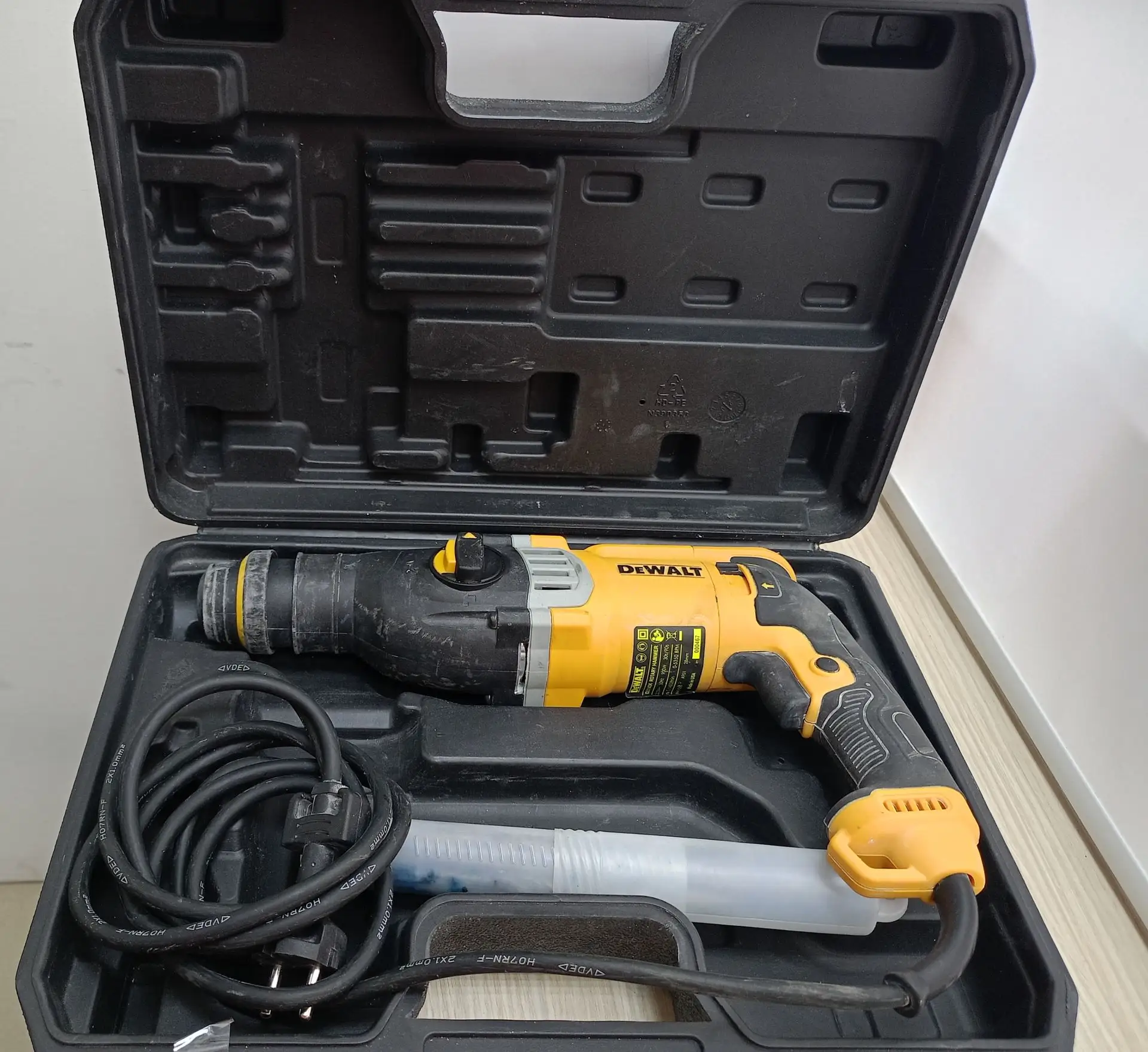 Перфоратор DeWALT D25143k