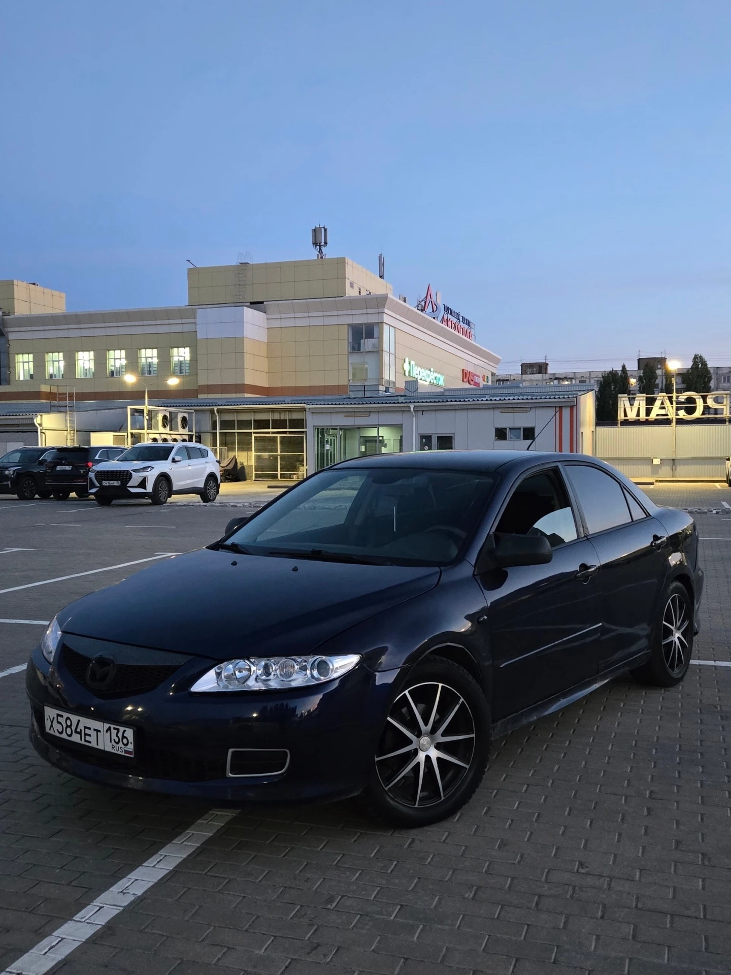Продам мазду 6. 2006 год. Мотор 2 литра, коробка АВТОМАТ. Технически машина без проблем...