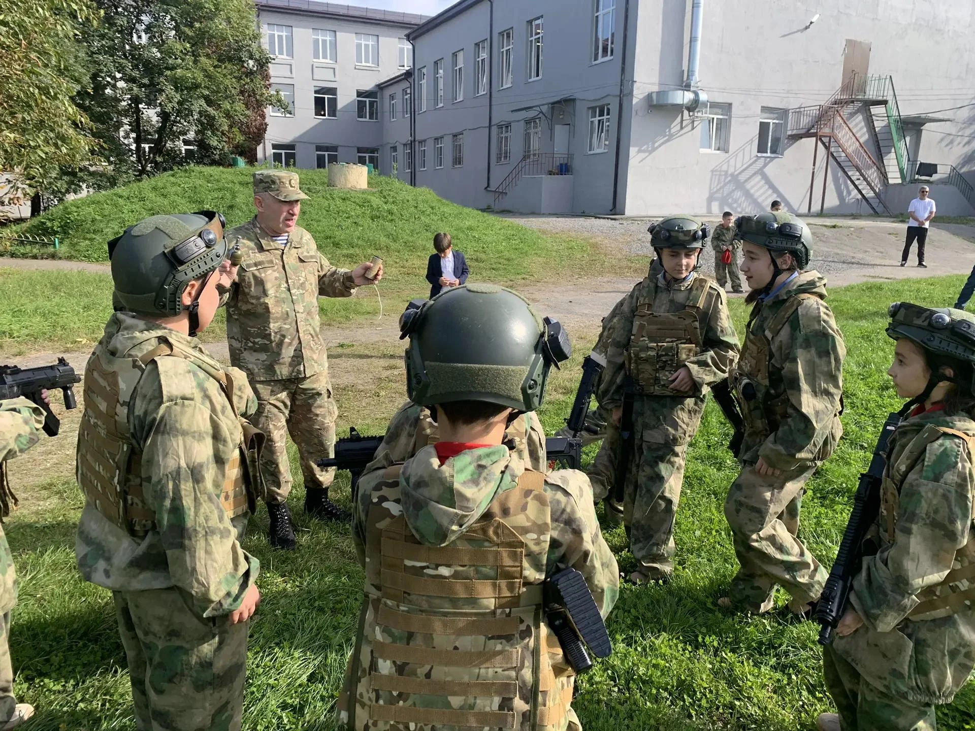 Во Владикавказской школе №25 для кадетов казачьего класса и участников военно-патриотич...