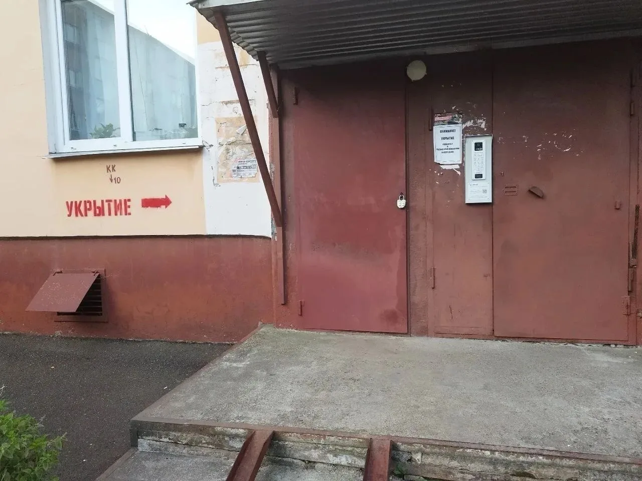 «Кто повесил замок?»: в Нижнекамске разгорается скандал вокруг закрытого убежища